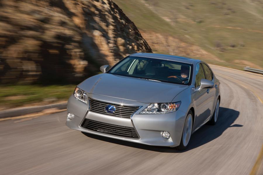  Lexus ES300h 2012 года  (фото 1 из 44)